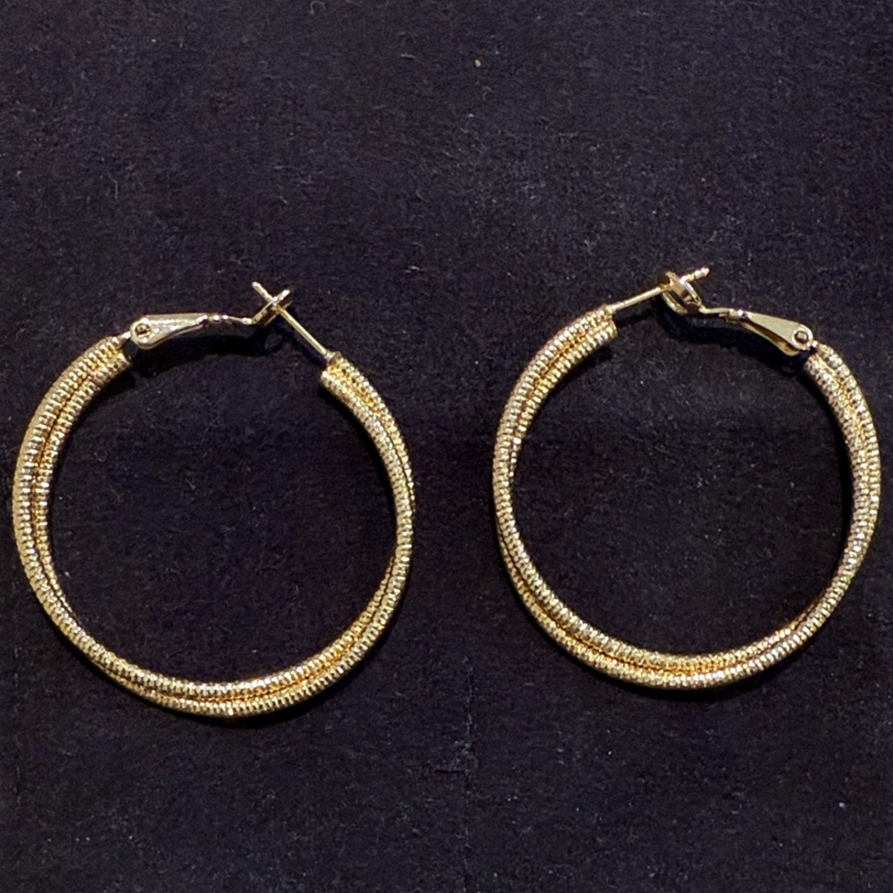 Reduced! Elegant Gold Hoop Earrings for pierced ears